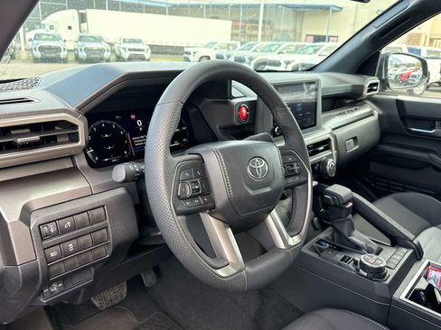 Used 2026 Toyota Tacoma TRD Off-Road AWD/4WD image 31