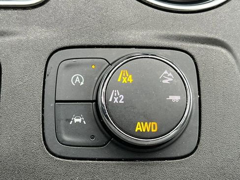 Certified 2023 Chevrolet Traverse LT w/ Rear Camera Mirror Package image 29