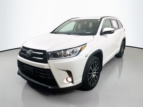 Used 2018 Toyota Highlander SE AWD/4WD image 3