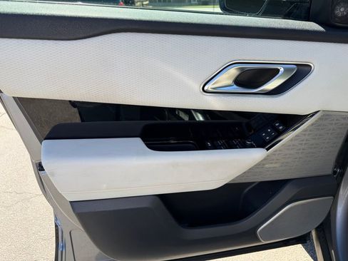Used 2022 Land Rover Range Rover Velar R-Dynamic S image 12