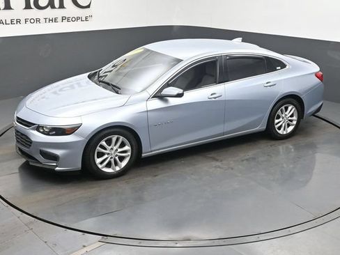 Used 2017 Chevrolet Malibu LT FWD image 41