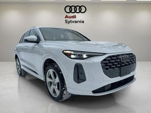 Certified 2025 Audi Q5 Premium Plus w/ Premium Plus image 1