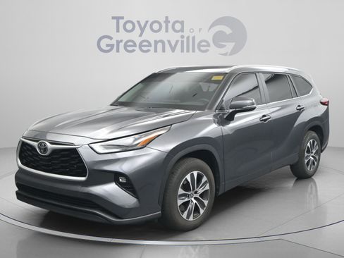 Used 2023 Toyota Highlander XLE FWD image 24