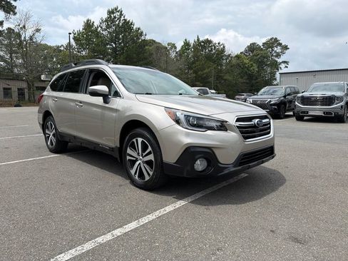 Used 2018 Subaru Outback 2.5i Limited AWD/4WD image 4