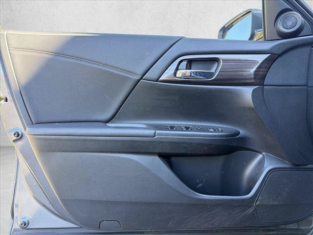 Used 2017 Honda Accord EX image 9