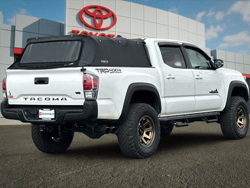 Used 2021 Toyota Tacoma TRD Off-Road AWD/4WD image 3