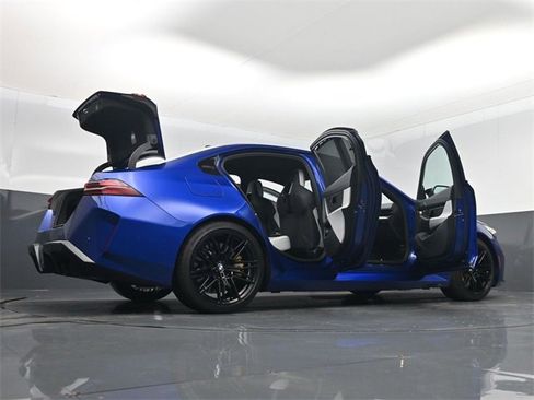 Used 2025 BMW M5 w/ Carbon Package image 76