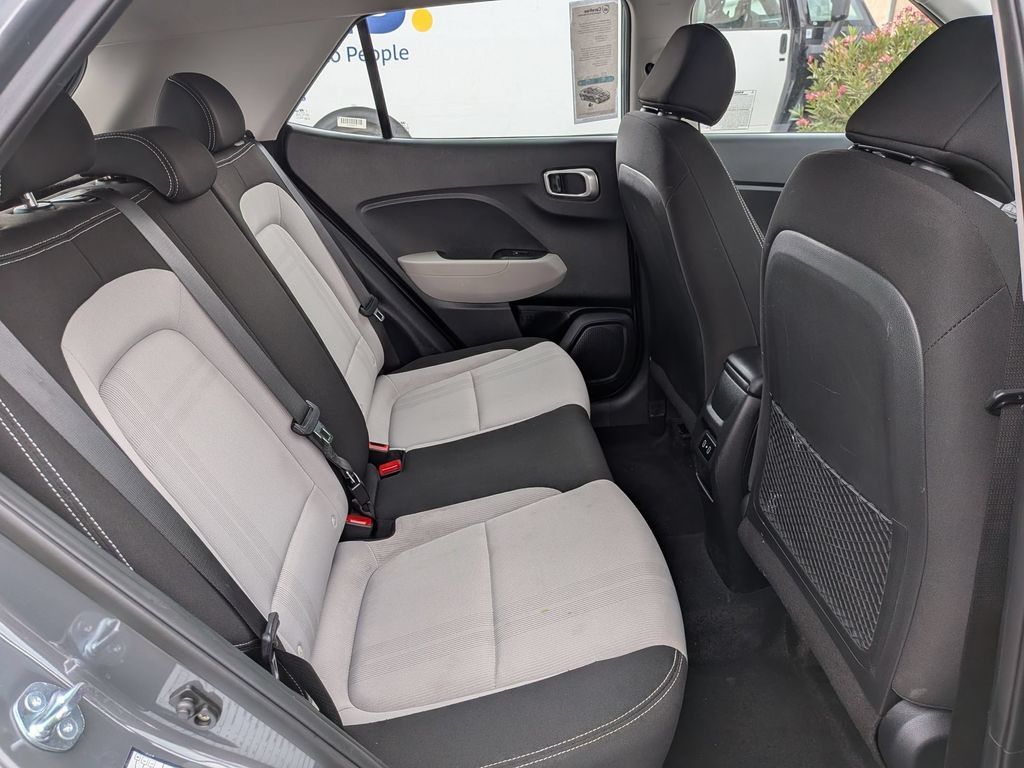 Used 2025 Hyundai Venue SEL FWD image 27