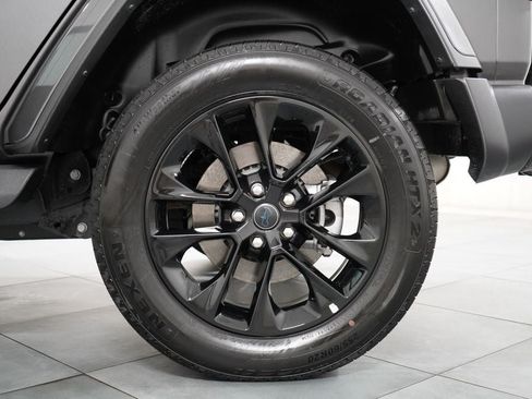 Used 2025 Jeep Wrangler Unlimited Sahara AWD/4WD image 31