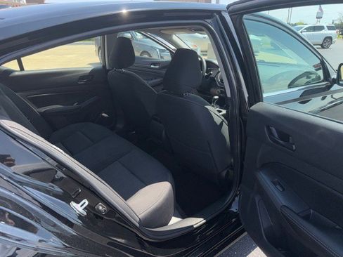 Used 2025 Nissan Altima 2.5 SV FWD image 14