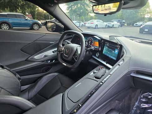 Used 2025 Chevrolet Corvette Z06 RWD image 17