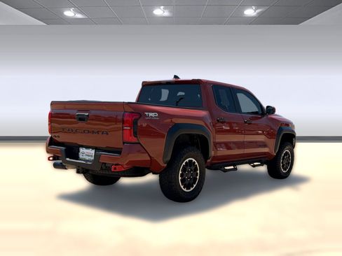 Used 2025 Toyota Tacoma TRD Off-Road AWD/4WD image 9