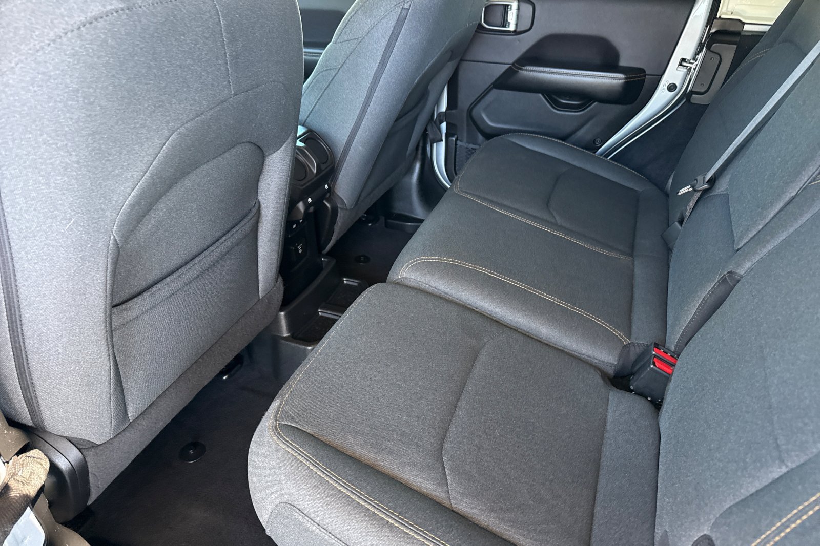 Used 2024 Jeep Wrangler Unlimited Sahara AWD/4WD image 6