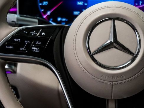 Used 2021 Mercedes-Benz S 580 4MATIC Sedan w/ AMG Line image 17