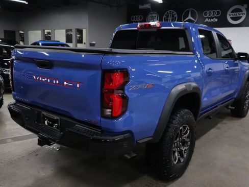 Used 2025 Chevrolet Colorado ZR2 w/ Technology Package AWD/4WD image 5