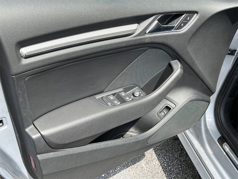 Used 2018 Audi A3 e-tron Premium Plus w/ Premium Plus Package image 6