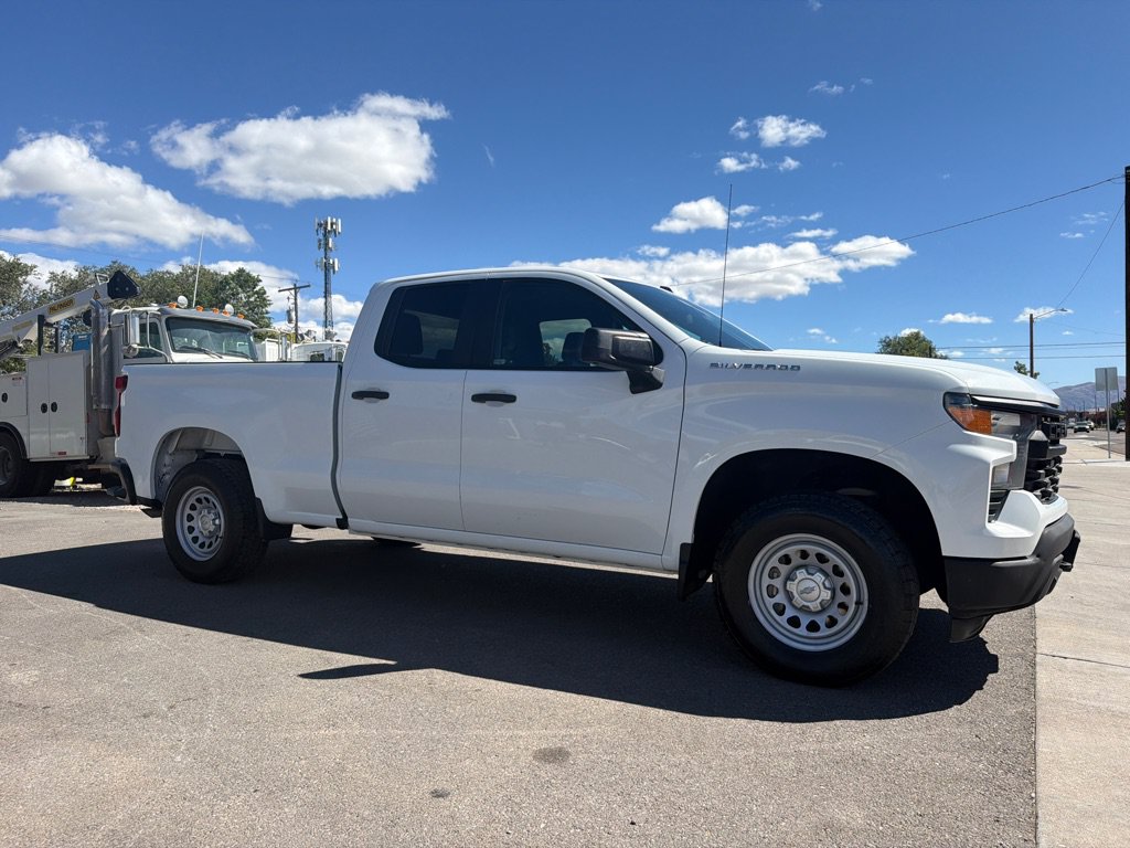 Used 2023 Chevrolet Silverado 1500 W/T w/ Trailering Package AWD/4WD image 3