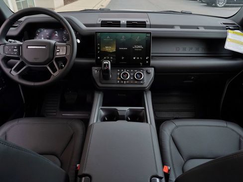 Used 2026 Land Rover Defender 110 X-Dynamic SE AWD/4WD image 9