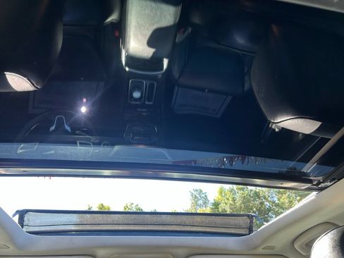 Used 2019 Chrysler 300 Limited RWD image 17