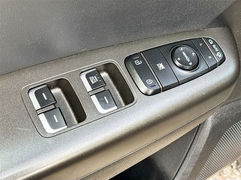 Used 2020 Kia Sportage S image 18