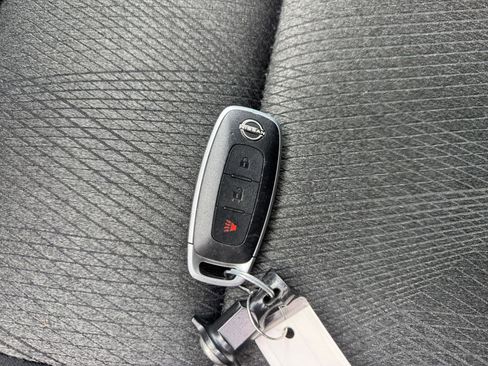 Used 2025 Nissan Rogue SV image 21