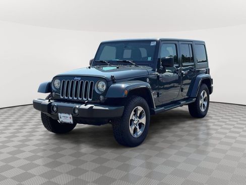 Used 2017 Jeep Wrangler Unlimited Sahara AWD/4WD image 3
