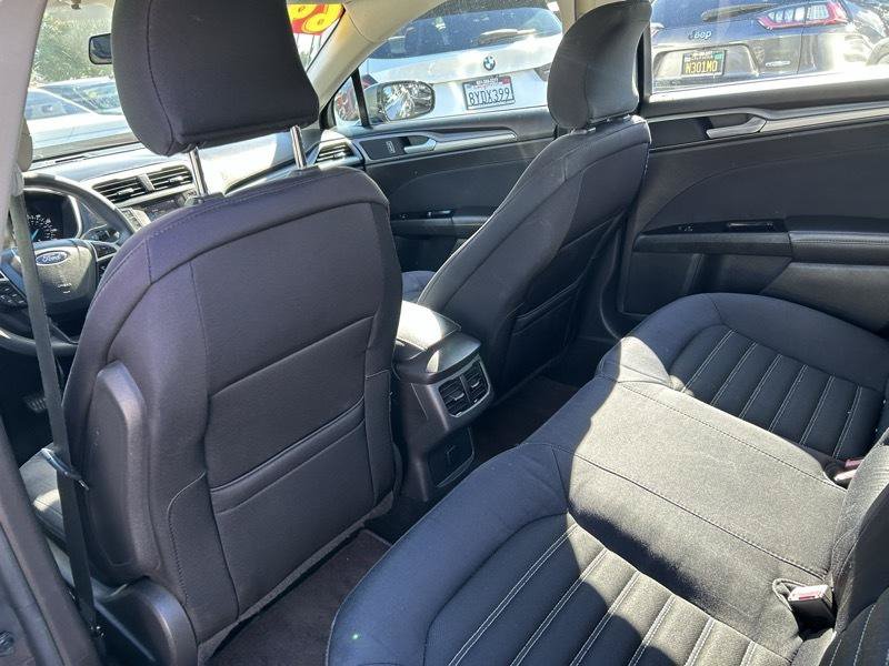 Used 2015 Ford Fusion SE FWD image 13