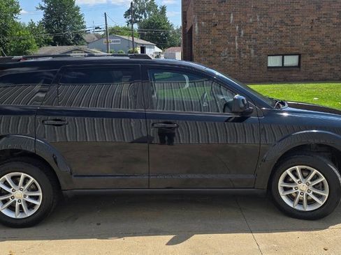 Used 2017 Dodge Journey SXT image 4