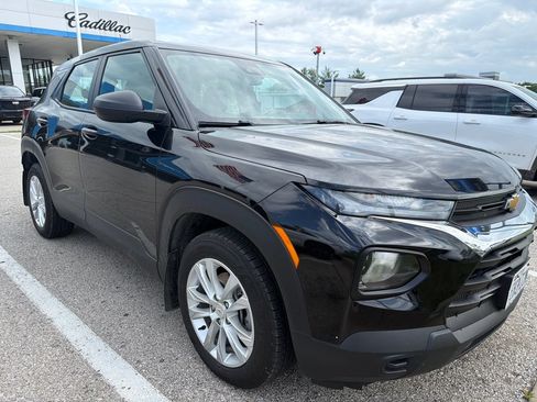 Used 2023 Chevrolet TrailBlazer LS FWD image 3