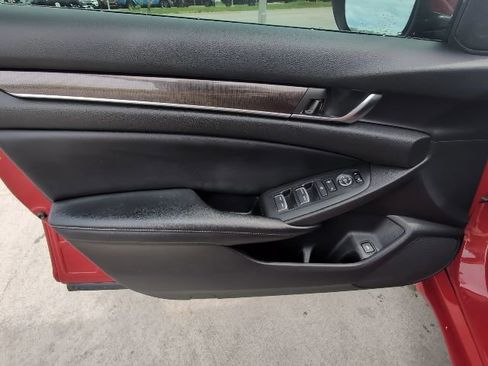 Used 2018 Honda Accord Sport image 10