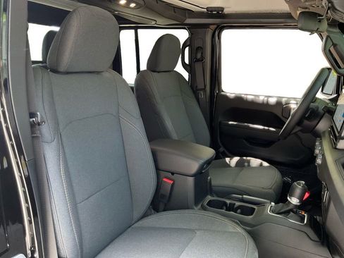 New 2025 Jeep Gladiator Sport image 27