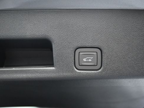 New 2026 Chevrolet Traverse LT w/ Sun and Wheel Package FWD image 32