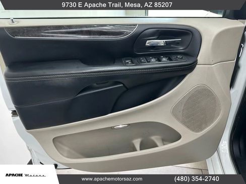 Used 2014 Chrysler Town & Country Touring image 15