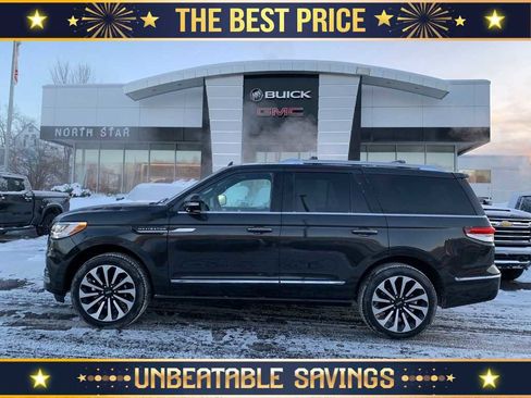 Used 2024 Lincoln Navigator Reserve image 1