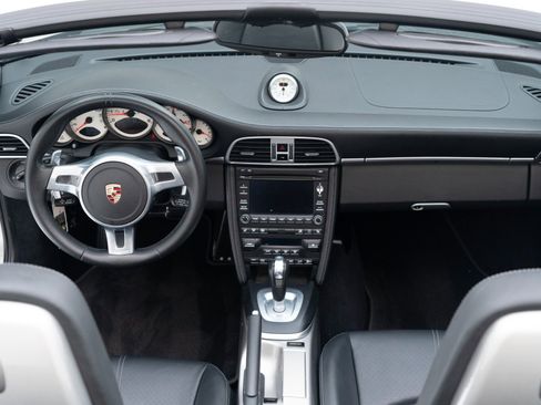Used 2012 Porsche 911 Carrera 4 GTS image 19