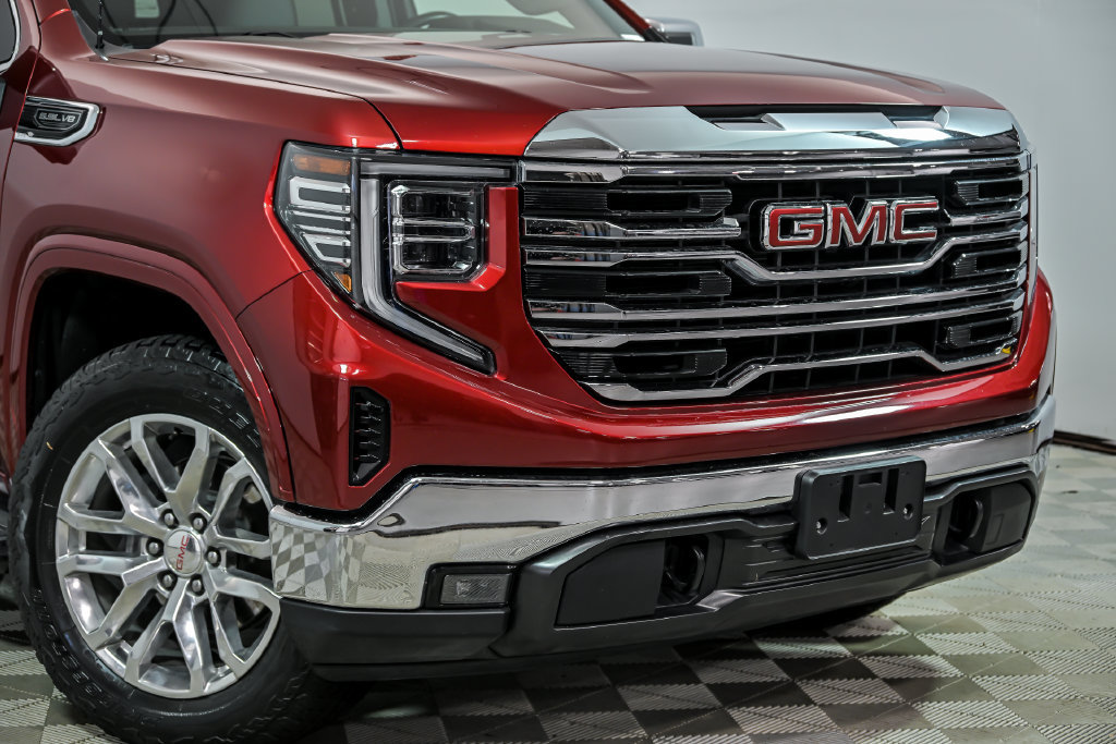 Used 2023 GMC Sierra 1500 SLT AWD/4WD image 2
