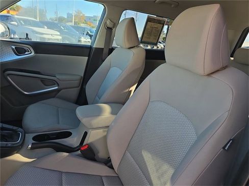 Used 2024 Kia Soul LX image 11