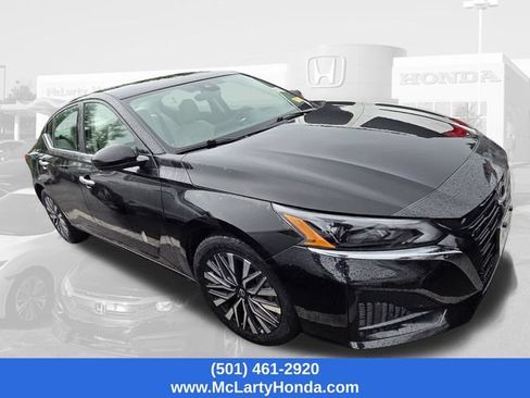 Used 2025 Nissan Altima 2.5 SV FWD image 5