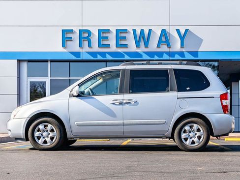 Used 2007 Kia Sedona w/ Convenience Pkg image 2