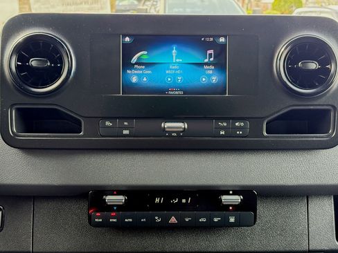 Used 2024 Mercedes-Benz Sprinter 2500 image 30