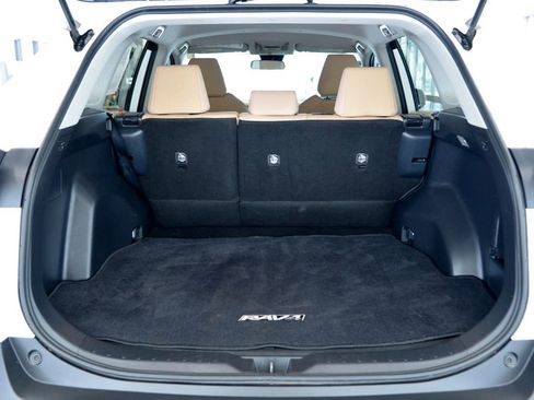 Used 2019 Toyota RAV4 LE FWD image 29