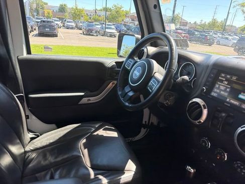 Used 2017 Jeep Wrangler Unlimited Sahara w/ Mopar Chrome Edition Group AWD/4WD image 14