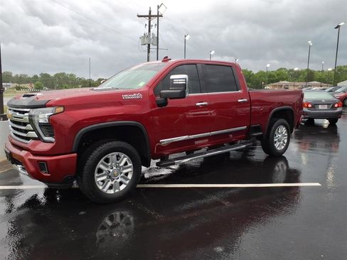 Used 2024 Chevrolet Silverado 2500 High Country w/ High Country Premium Package AWD/4WD image 3