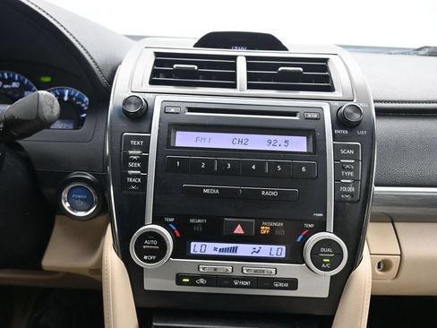 Used 2012 Toyota Camry LE FWD image 16