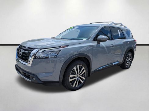 Used 2022 Nissan Pathfinder Platinum w/ Cargo Package AWD/4WD image 9