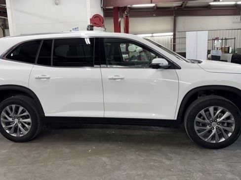 Used 2025 Buick Enclave Preferred image 4