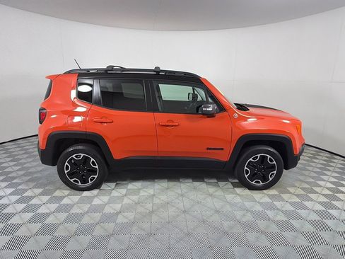 Used 2016 Jeep Renegade Trailhawk w/ Premium Trailhawk Package AWD/4WD image 4