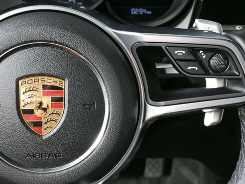 Certified 2020 Porsche Macan AWD/4WD image 12