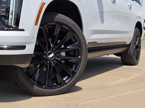 New 2026 Cadillac Escalade ESV Platinum Sport w/ LPO, ONYX Package AWD/4WD image 8
