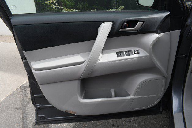 Used 2011 Toyota Highlander 4WD w/ Tech Pkg image 13